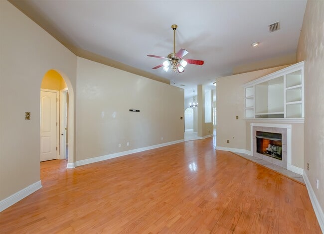 Building Photo - 3327 Dartmouth Dr