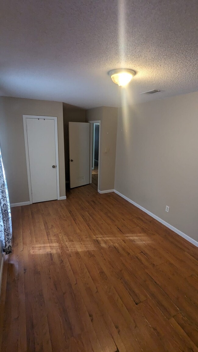 Building Photo - 820 Hailey Ave