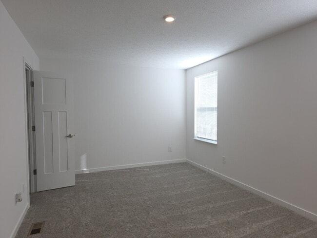 Building Photo - "Spacious 3-Bedroom Townhouse with 3 Full Baths in Columbus – 1856 Sq. Ft. of Comfort and Style!"