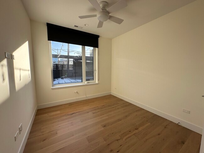 Building Photo - 550 N Ogden Ave