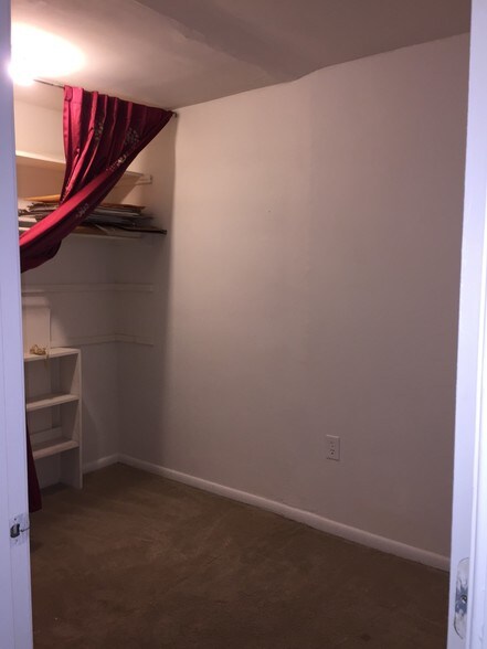 3rd room - 10201 Grosvenor Pl