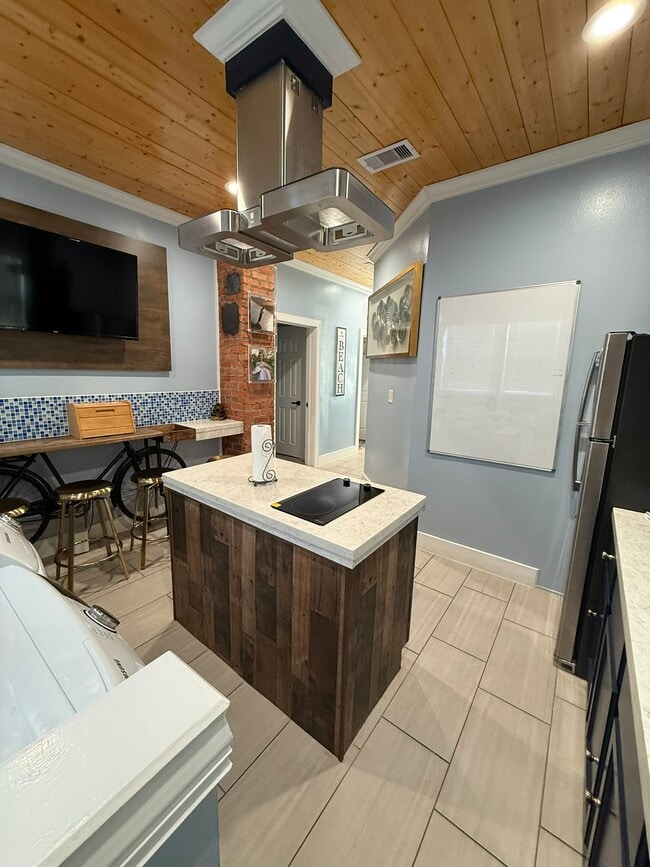 Building Photo - 2312 37th St