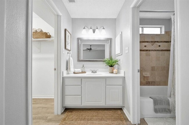 Building Photo - 9 W Lance Leaf Rd