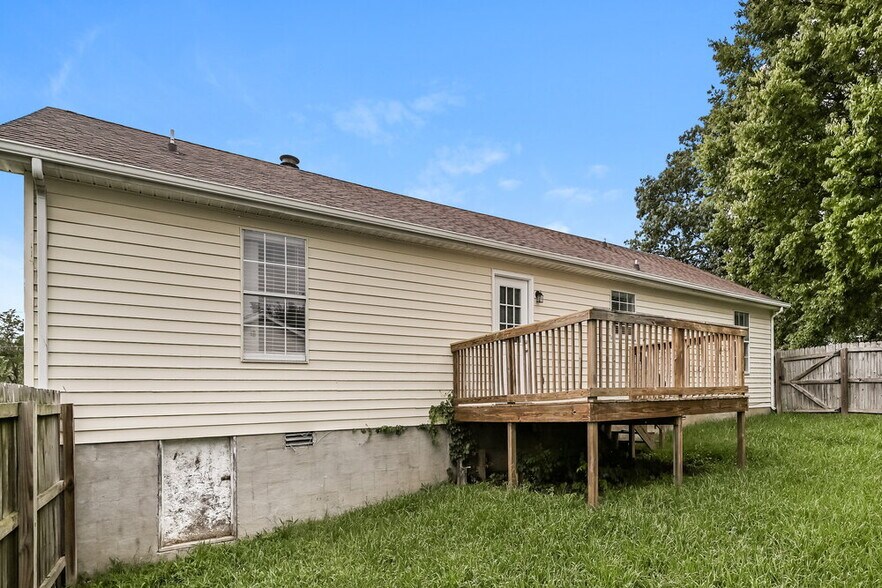 Building Photo - 581 Woodcrest Dr