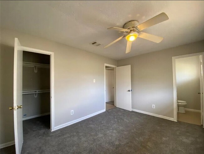 Building Photo - Amazing 3 Bedroom 2 bath home in Houston
