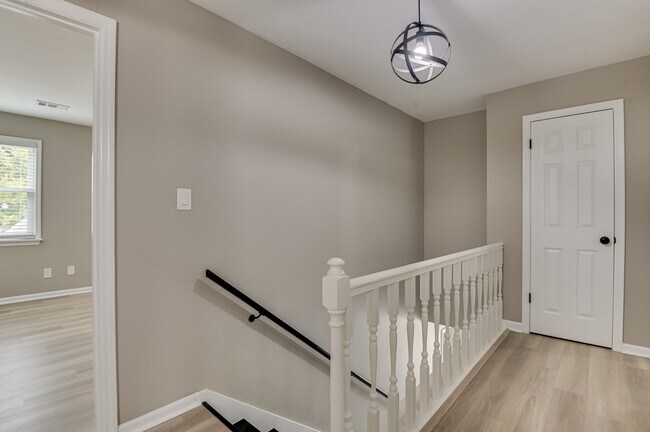 Building Photo - 454 Windtree Pl