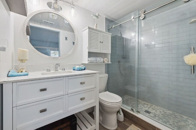 Building Photo - Coastal Living Awaits With This 2-Bed, 2-Bath Condo In Waterway East!