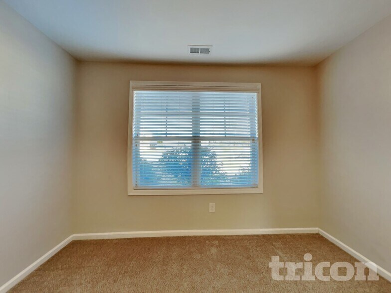 Building Photo - 295 New Castle Ln