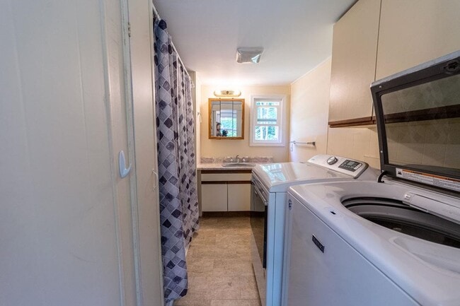 Building Photo - 368 N Rd