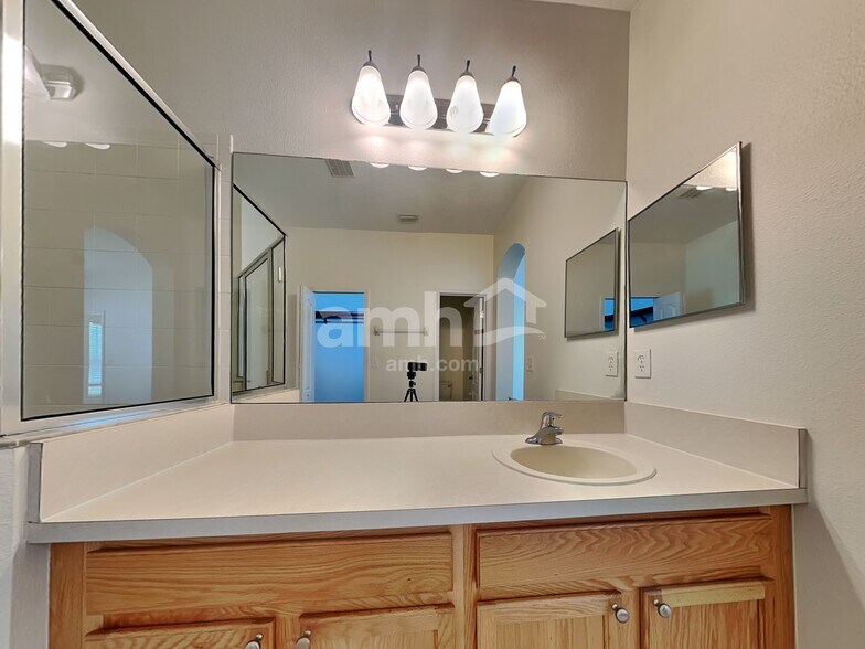 Building Photo - 1511 Emerald Hill Way