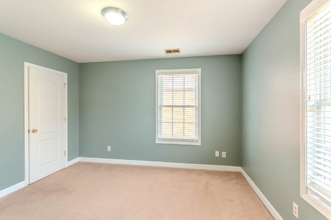 Building Photo - 3 bed, 2.5 bath brick home across from Ted Rhodes Golf Course