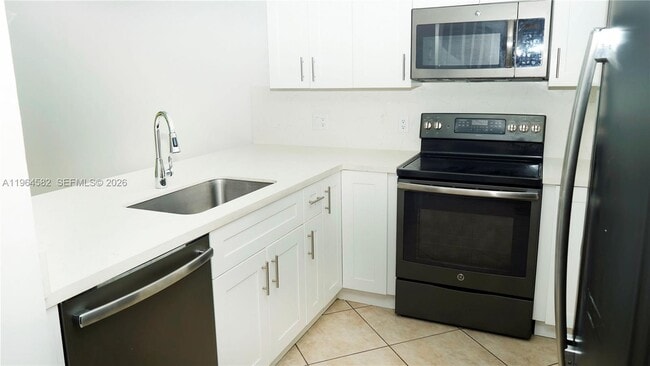 Building Photo - 7041 SW 42nd Pl