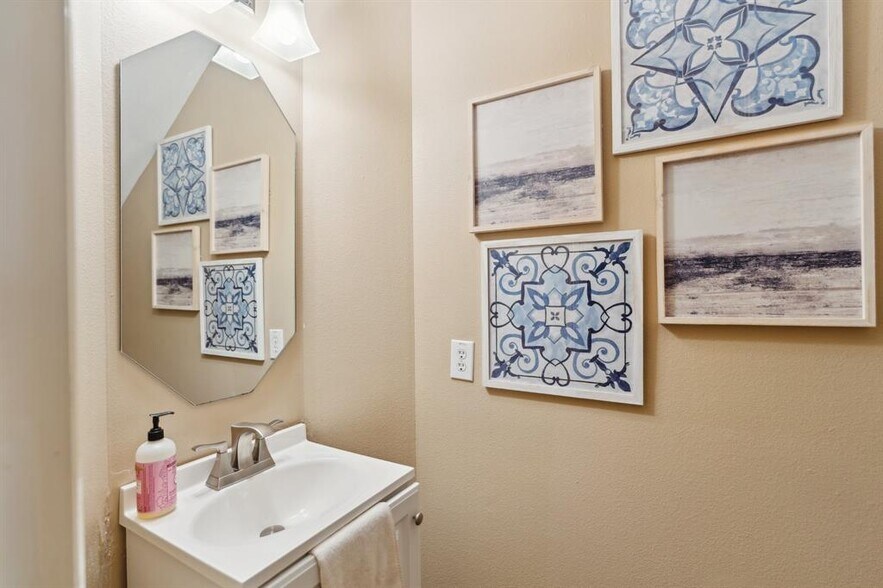 Building Photo - 7606 N Linpar Ct