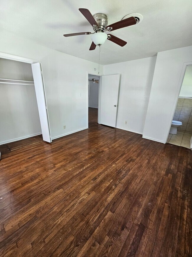 Building Photo - 1011 Cedar Dr