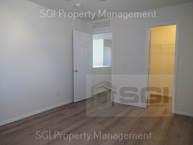 Building Photo - 3123 W Pleasant Ln