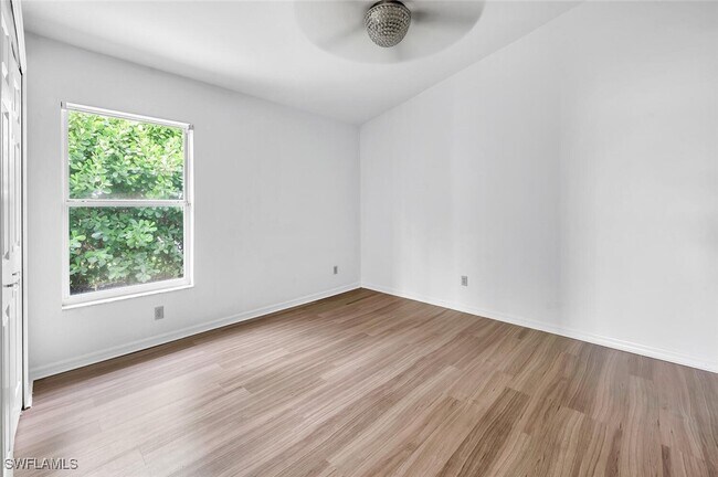 Building Photo - 1094 Grove Dr