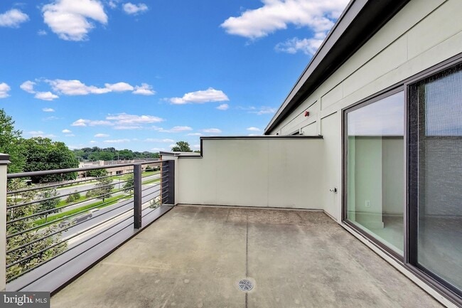Building Photo - 16616 Crabbs Branch Way