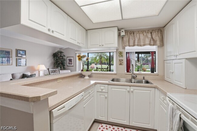Building Photo - 5905 Trailwinds Dr
