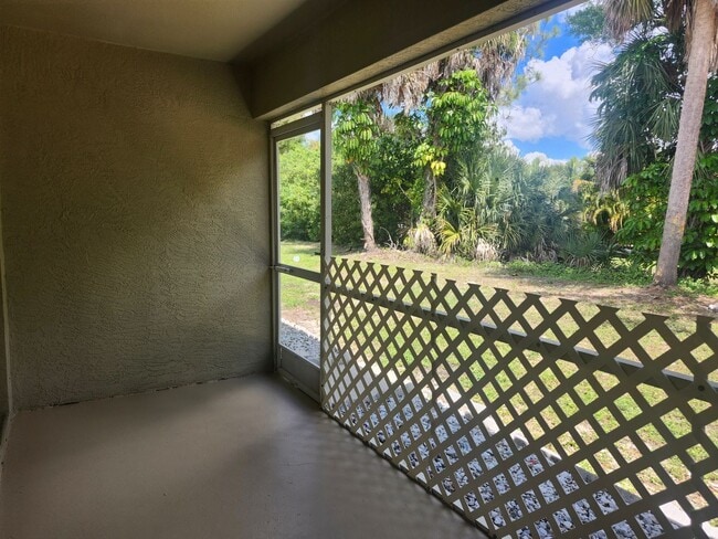 Building Photo - 3 bedroom 2 bath 1 car garage duplex