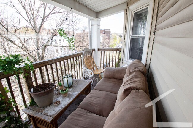 Building Photo - No Brokers Fee, Top Floor Unit, Porch, Laundry, Steps from the T Stop