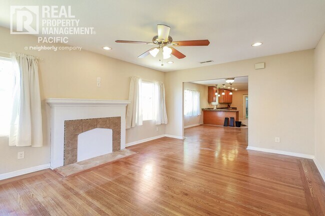 Building Photo - Charming 3-Bedroom Home in Glenview