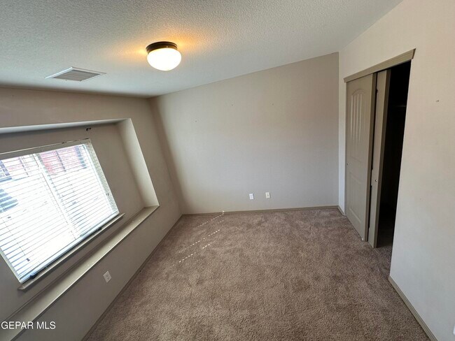Building Photo - 4925 Vincent James St