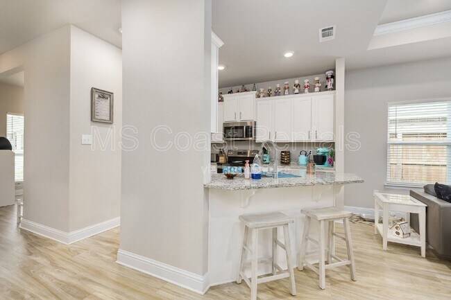 Building Photo - 5702 Overland Dr