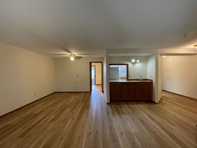 Building Photo - 2Bd/2Ba Unit Located in a Lovely Private Neighborhood in Happy Valley ~ Detached Garage, Washer &...