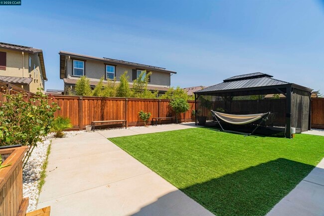 Building Photo - 546 Avanti Way