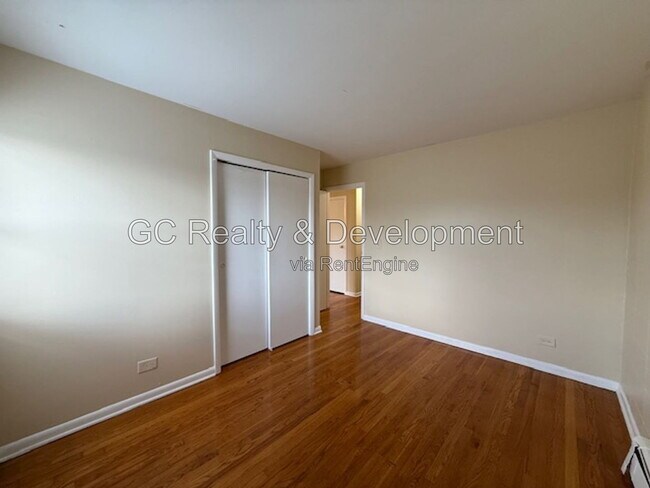 Building Photo - 245 Uteg St