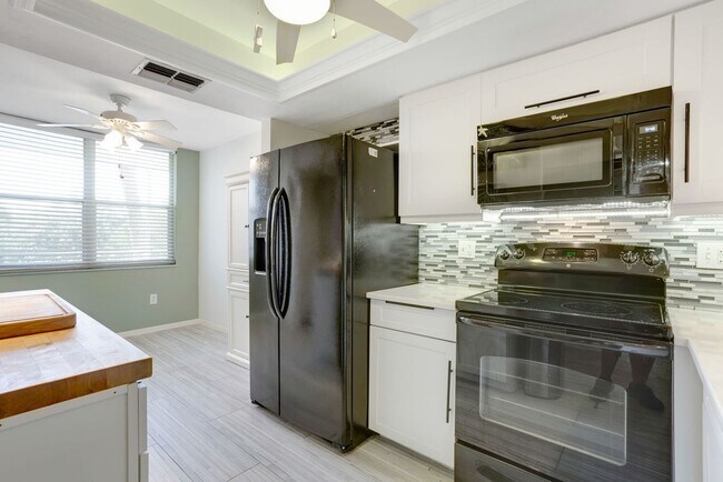 Building Photo - 285 Naples Cove Dr