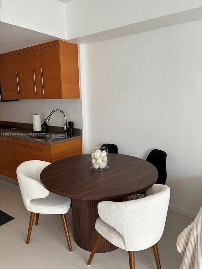 Building Photo - 465 Brickell Ave