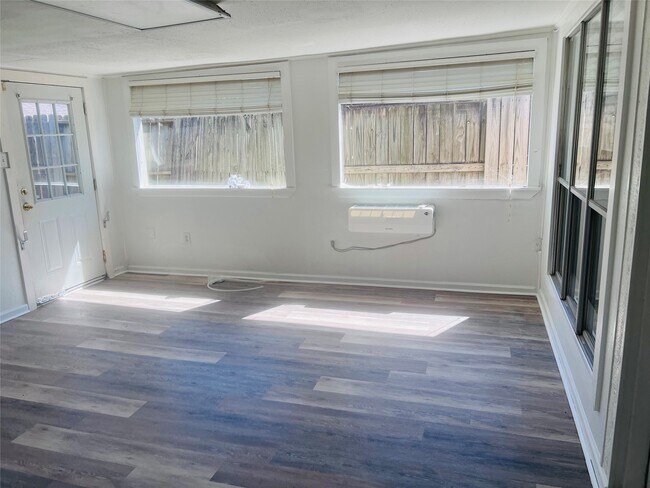 Building Photo - 3907 Windmill St