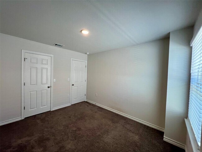 Building Photo - 2907 Salvidar Bend