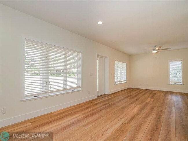 Building Photo - 1845 10th Pl