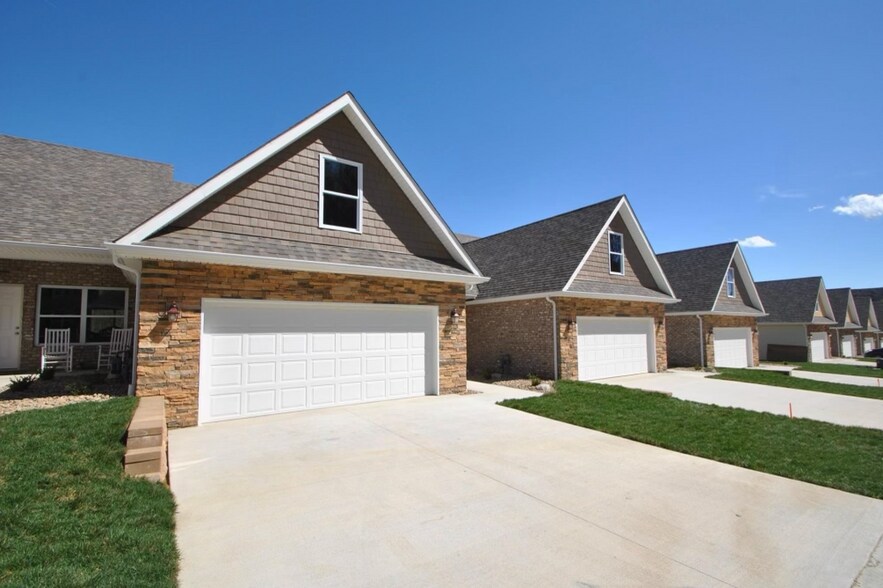 Building Photo - 516 Persimmon Ln