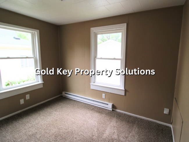 Building Photo - All Electric 3 BR 1 BA House with Garage, ...