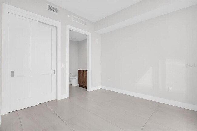 Building Photo - 275 1st Ave S