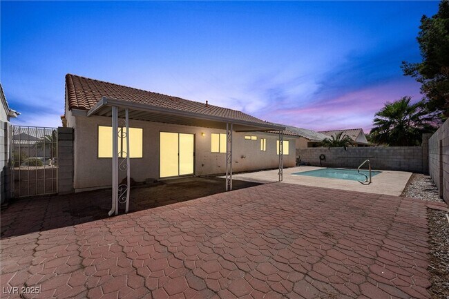 Building Photo - 3641 Yorba Linda Dr
