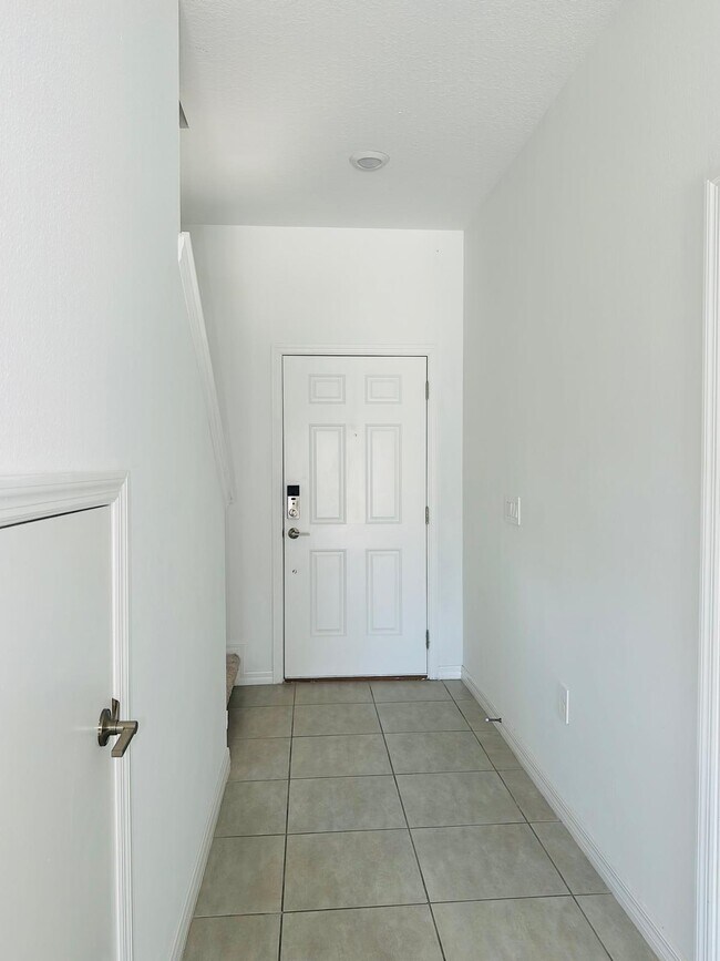 Building Photo - 2287 Portrait St