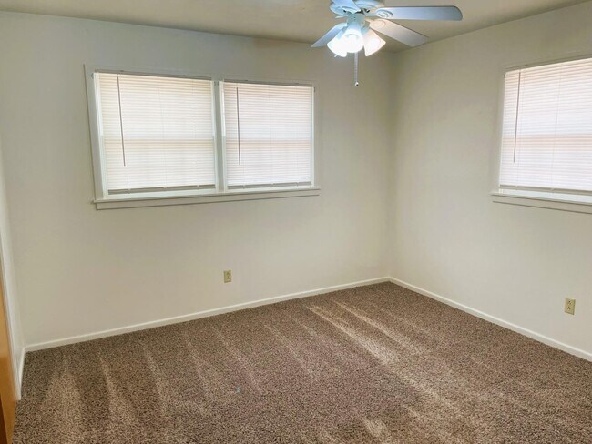 Building Photo - 1306 46th Pl