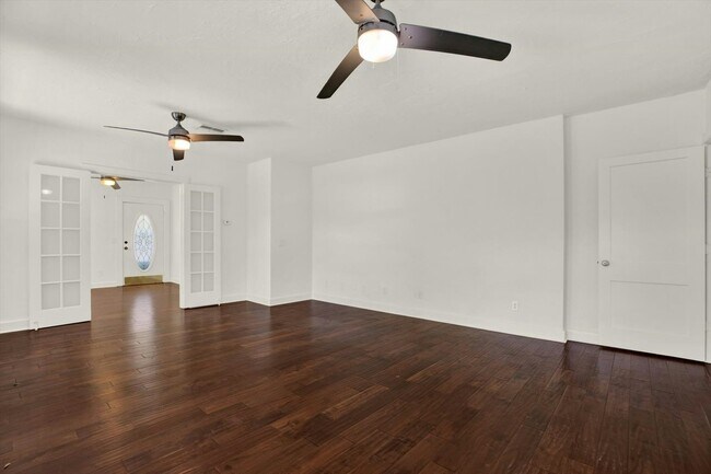 Building Photo - 1614 N Osceola Ave