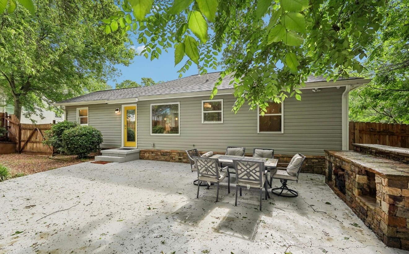 Building Photo - 1605 Wellswood Dr SE