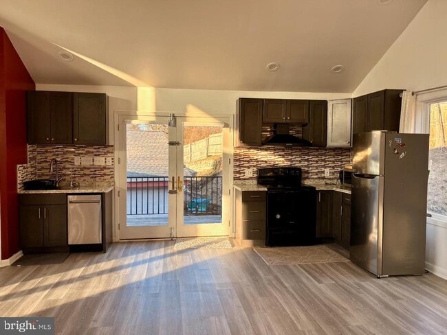 Building Photo - 215 Bryn Mawr Ave