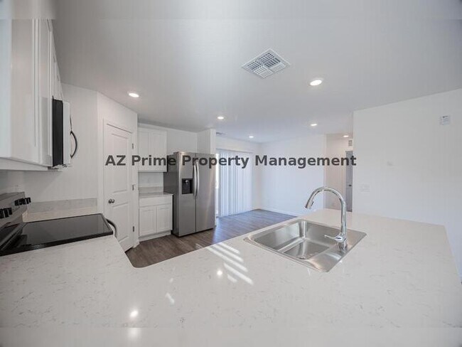 Building Photo - 334 Paseo Xing Ln