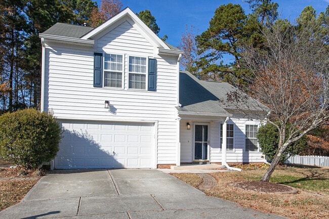 Building Photo - 3 bedroom home with large, fenced backyard convenient to RTP!