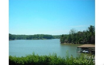 Building Photo - 13822 Queens Harbor Rd