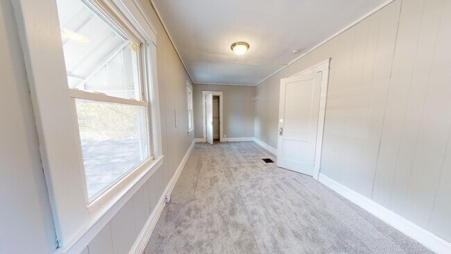 Building Photo - Old Brooklyn - 3 Bedroom Single Family Home
