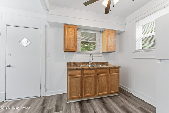 Building Photo - 401 S 38th St