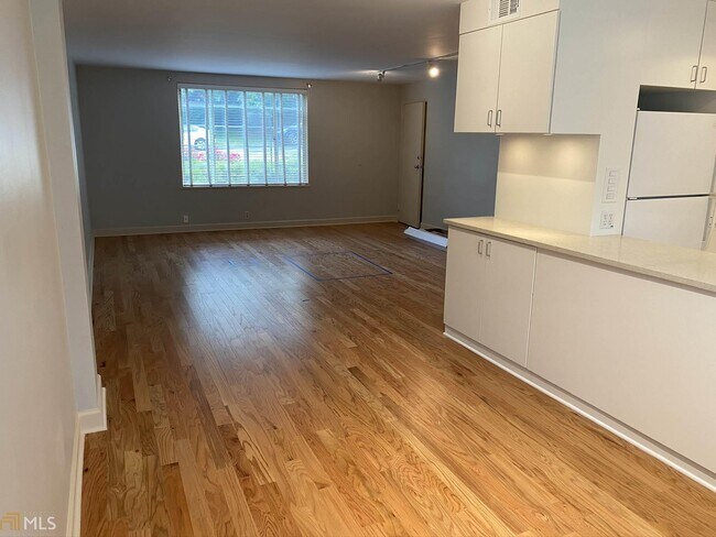 Building Photo - 1395 Normandy Dr NE